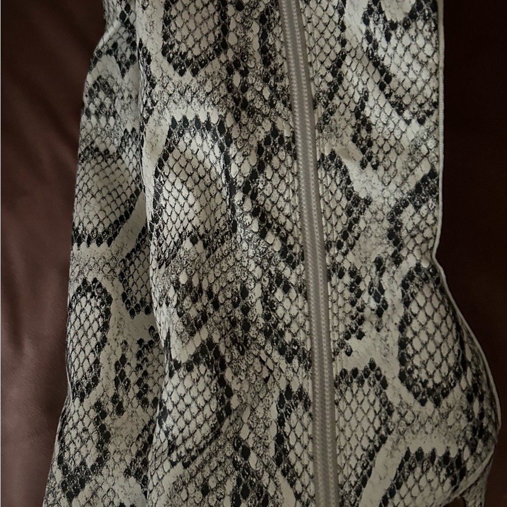 GORGEOUS BEBE Over the Knee Boots High Heels 7M Faux Leather Snake Pattern NIB - Picture 7 of 10